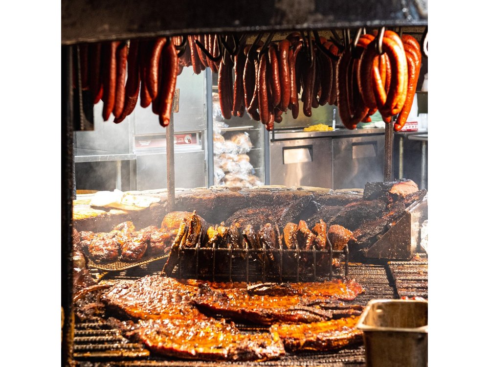 From Austin: Hill Country BBQ & Wine Shuttle