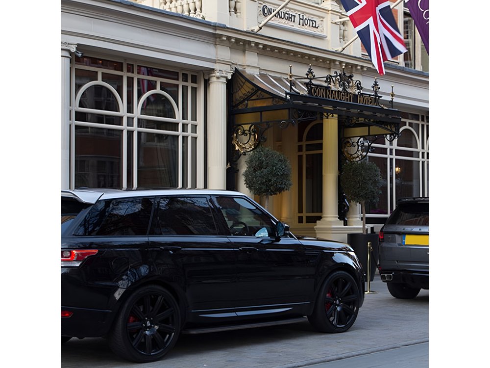 Private Chauffeured Luxury Range Rover at Your Disposal in London Full Day