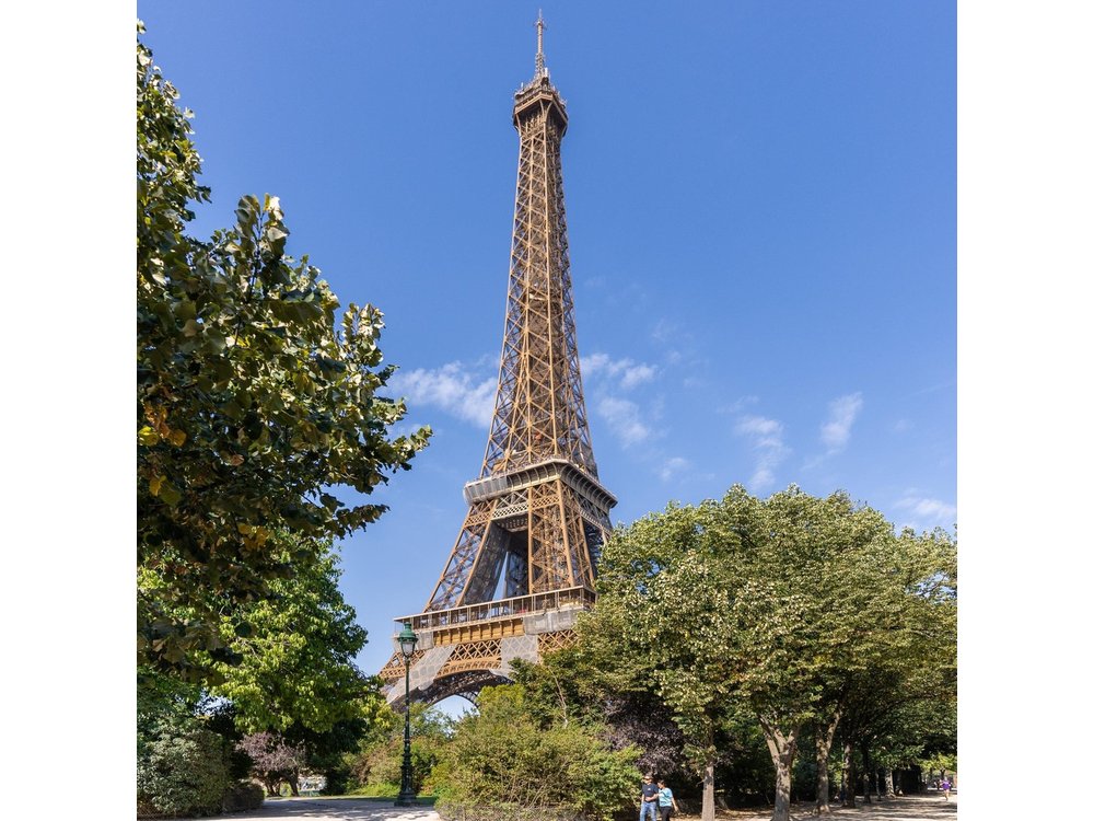 Paris: Eiffel Tower Guided Tour by Elevator