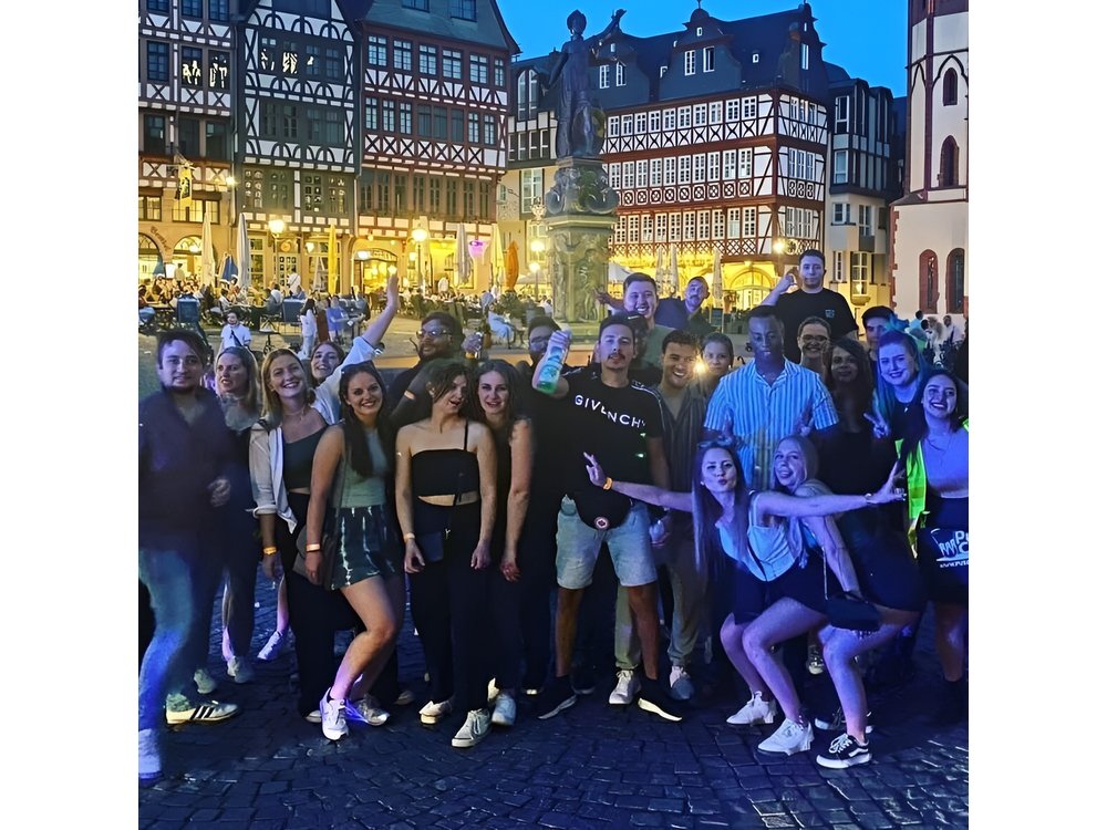 Frankfurt PubCrawl: 4 Venues, Welcome Shots + Club Entry