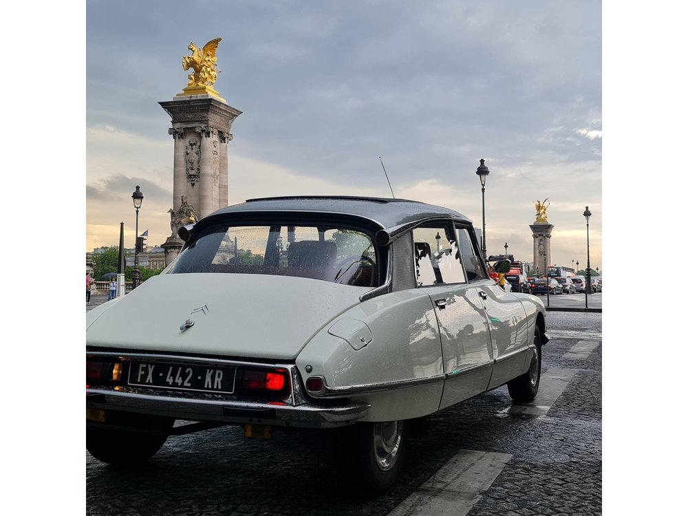 Paris City Tour 1h00 Citroën DS Vintage with Open Roof