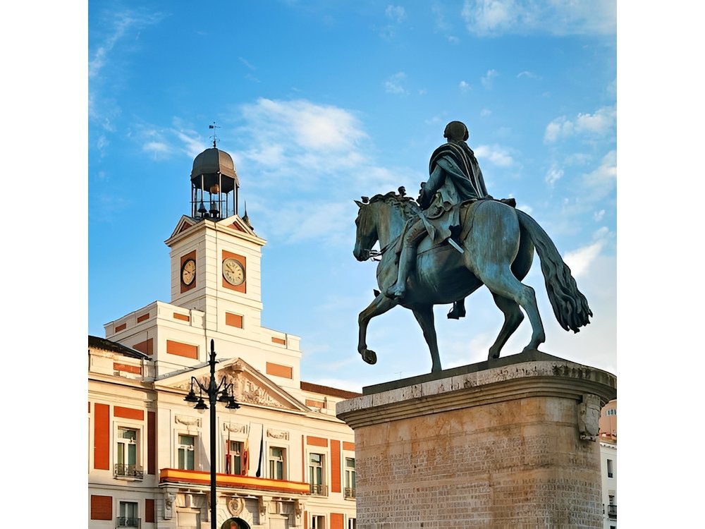 Madrid Walking Tour: Old city & Royal Quarter. In a Small group.