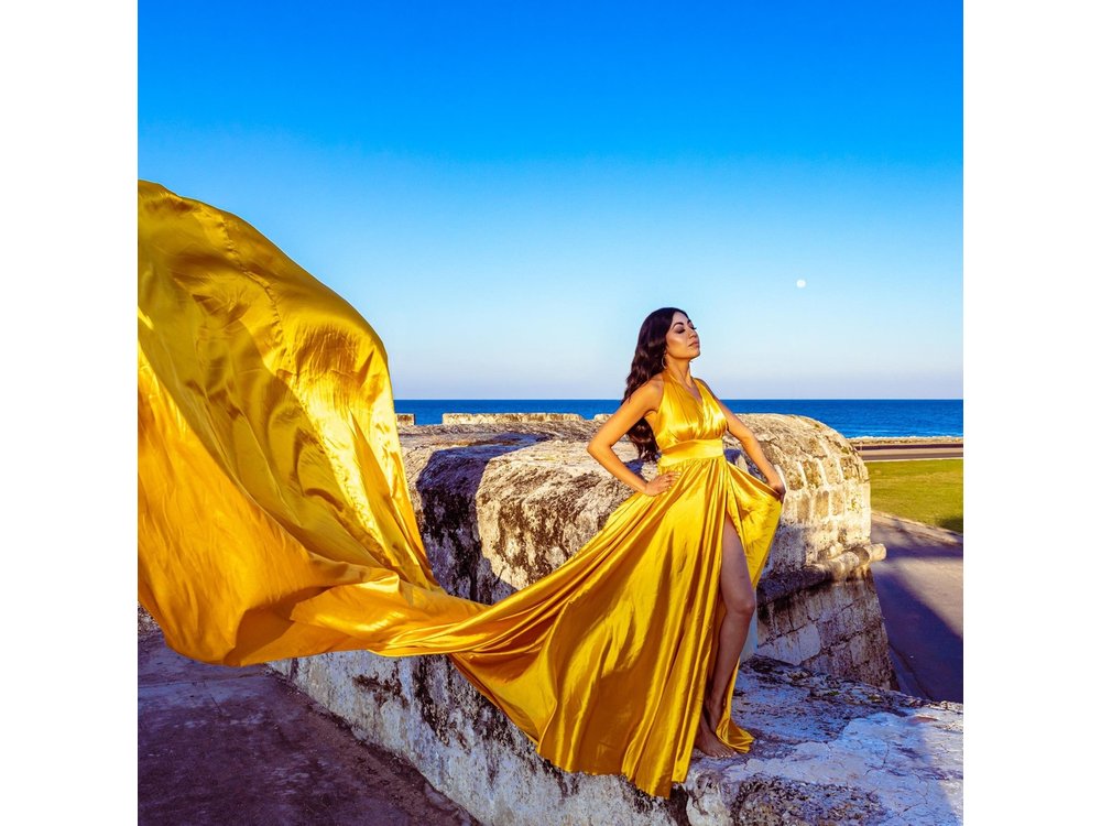 Flying Dress photo session in Cartagena