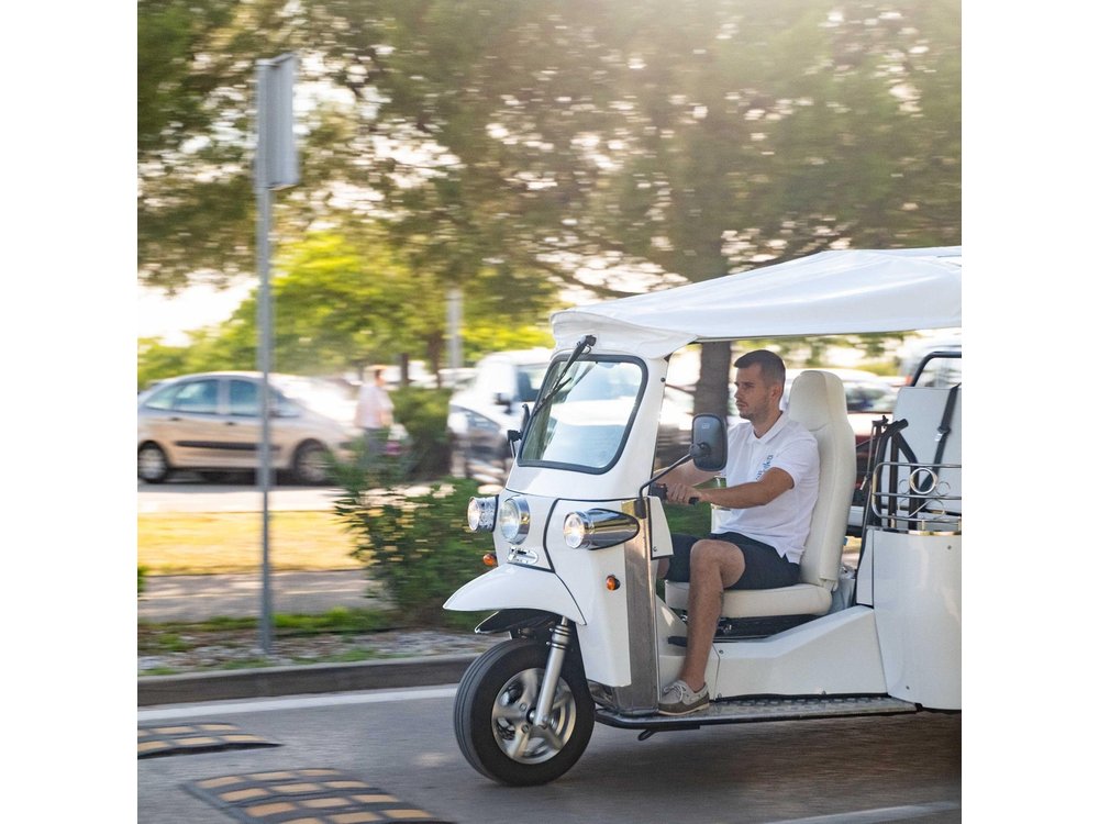 Zadar: City and Wine Tour in Zadar with Eco Tuk Tuk