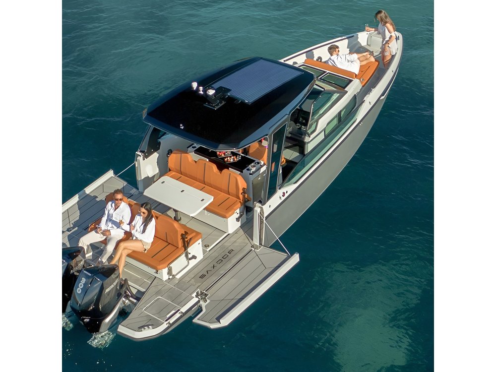 Paros-Antiparos Private Cruise on a Luxurious Saxdor 320