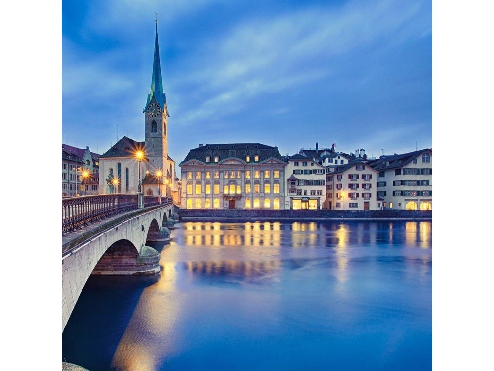 LINDT Home of Chocolate, Cruise On Lake Zurich And Old Town Walking Tour