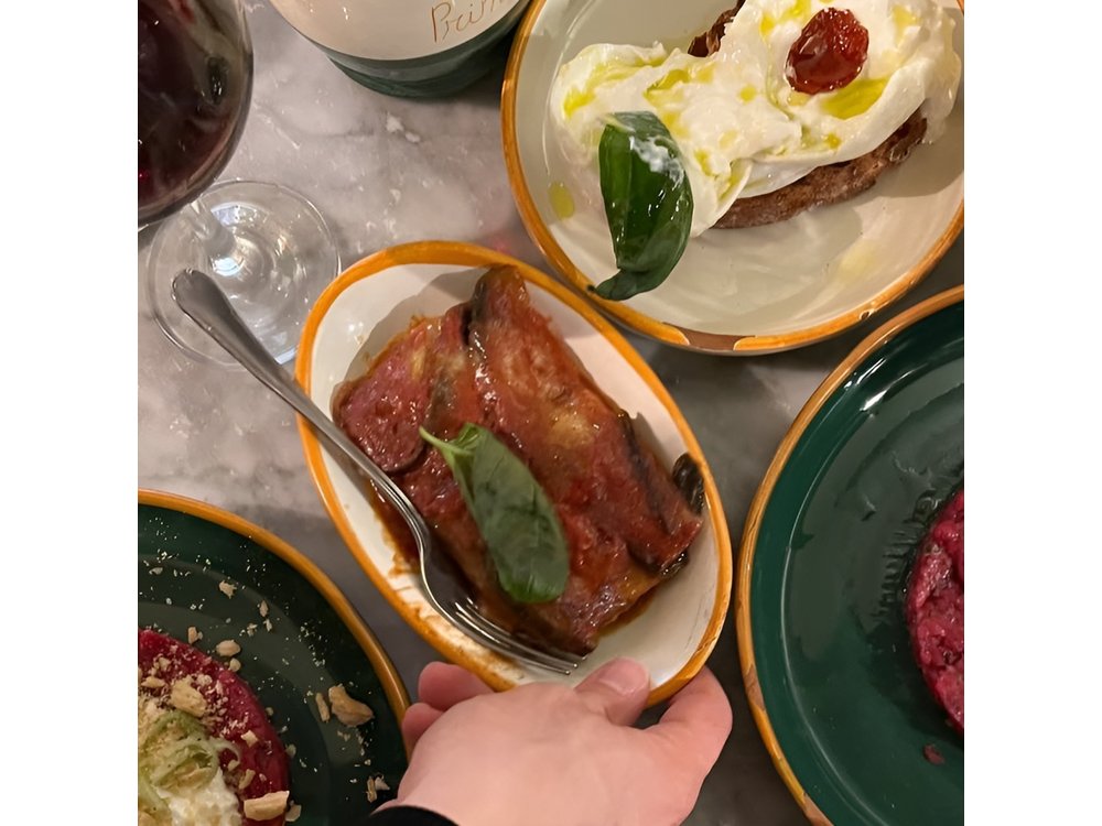 Milan Centre Food Tour of 7+ Italian Tastings with Risotto & Wine
