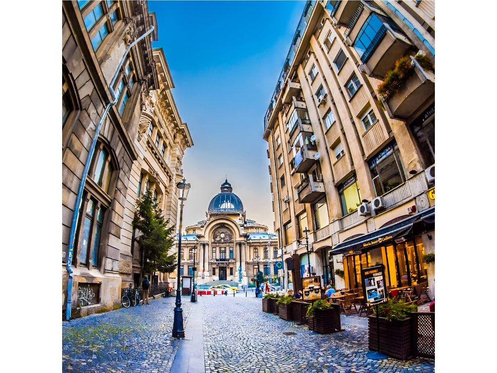 4h Bucharest Private Tour (2h by Car and 2h Walking in Old Town)