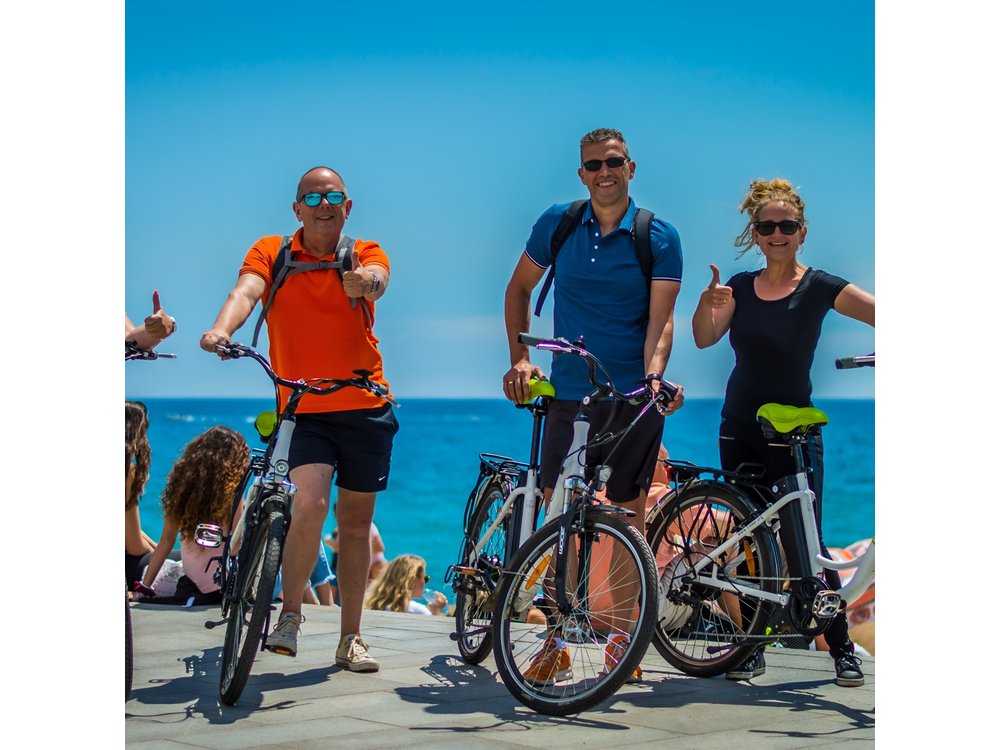 Private Barcelona E-Bike Experience with Iconic Photo Stops