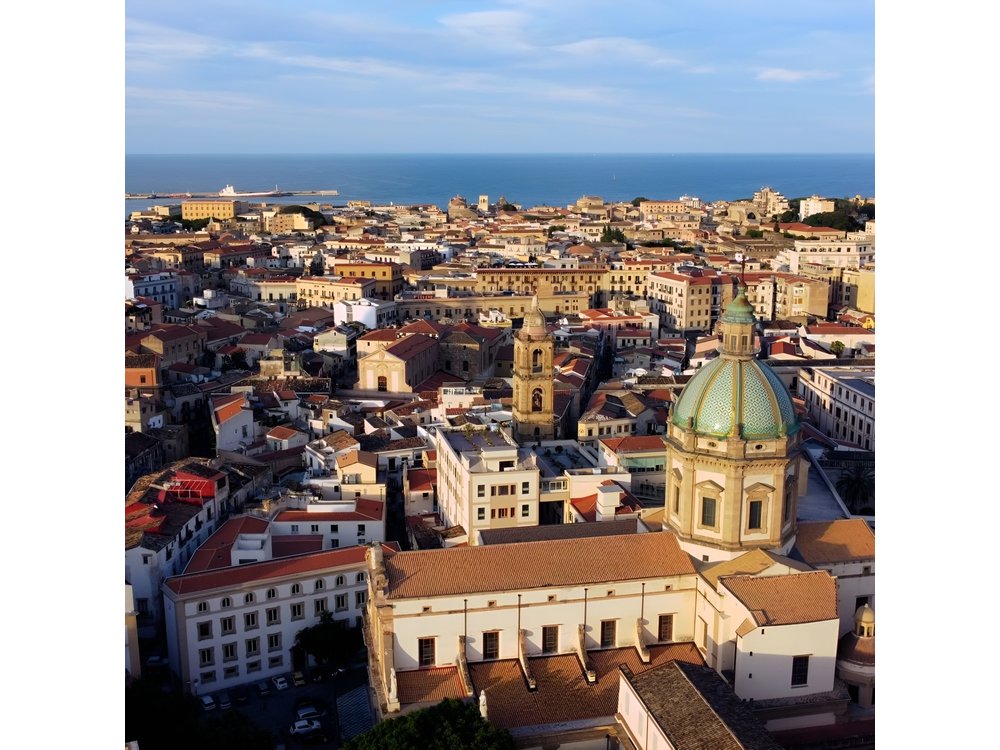 Unesco monuments, colorful markets and unique flavors in Palermo