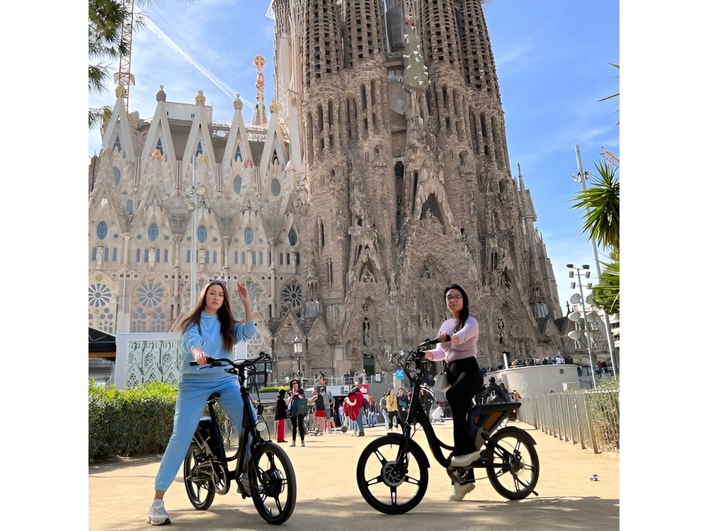3 Hours Barcelona Guided Gaudi E-Bike Tour