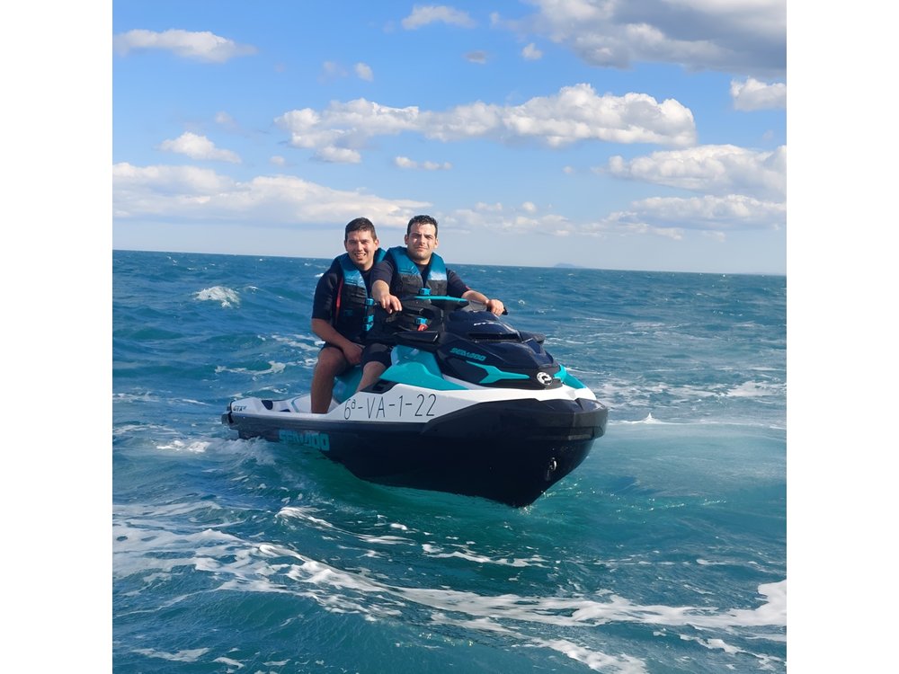 Jetski in Valencia for 30 minutes for 1 or 2 people