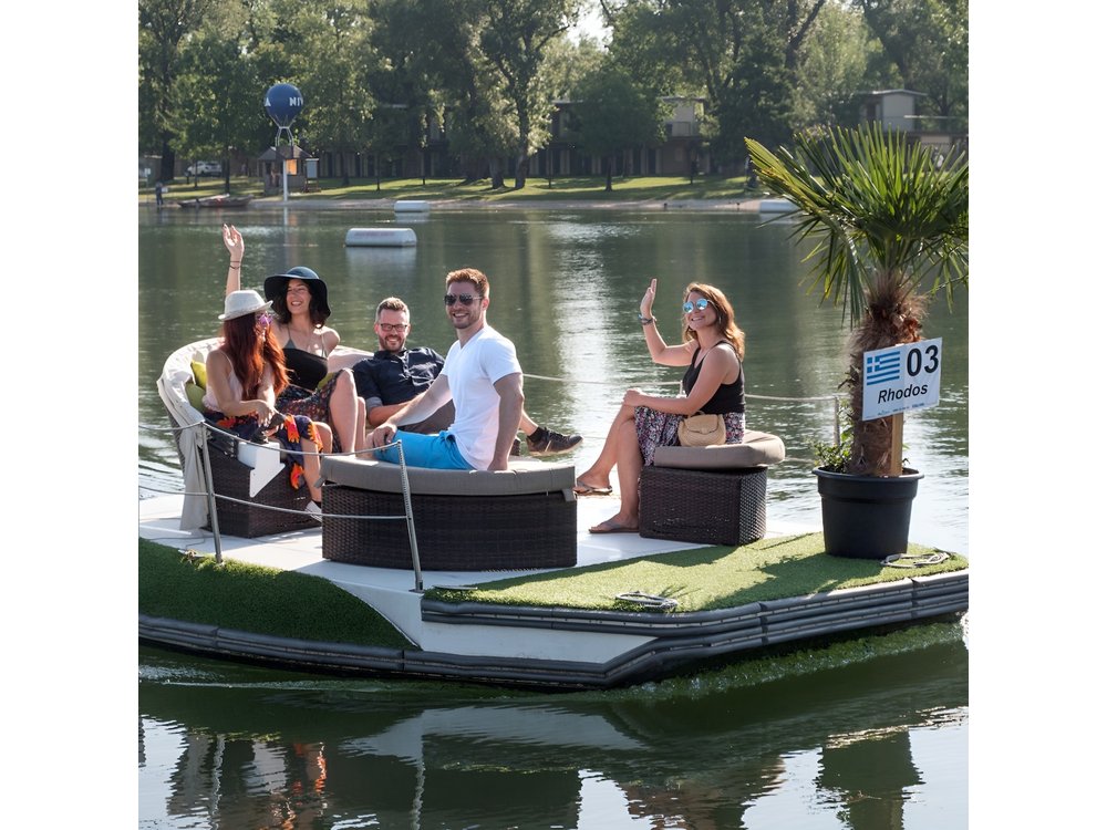 Vienna: E-Boat Rental on Danube: Private Floating Island