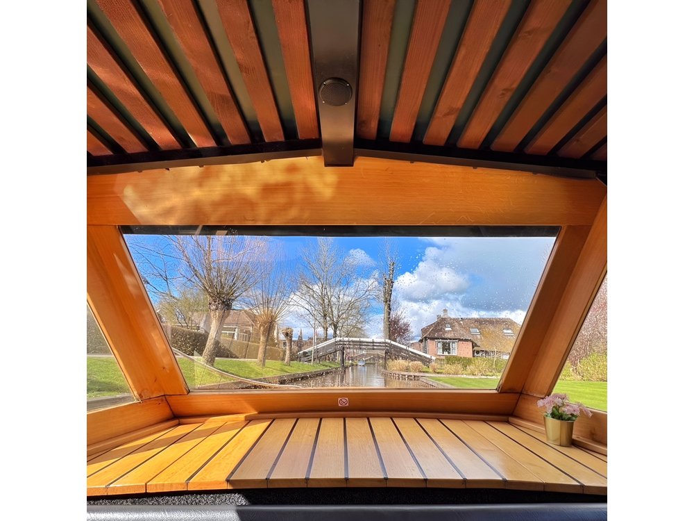 Giethoorn and Zaanse Schans Day Tour Small Group Incl. Boat Ride
