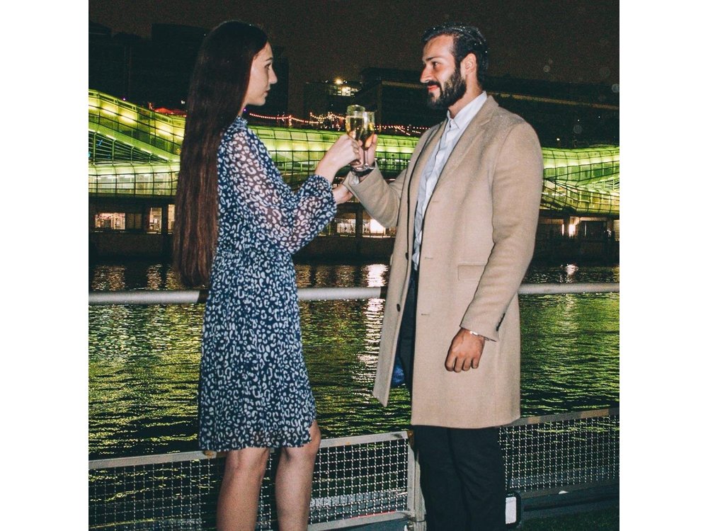 Seine River Dinner Cruise with Live Singer by VIP Yacht de Paris