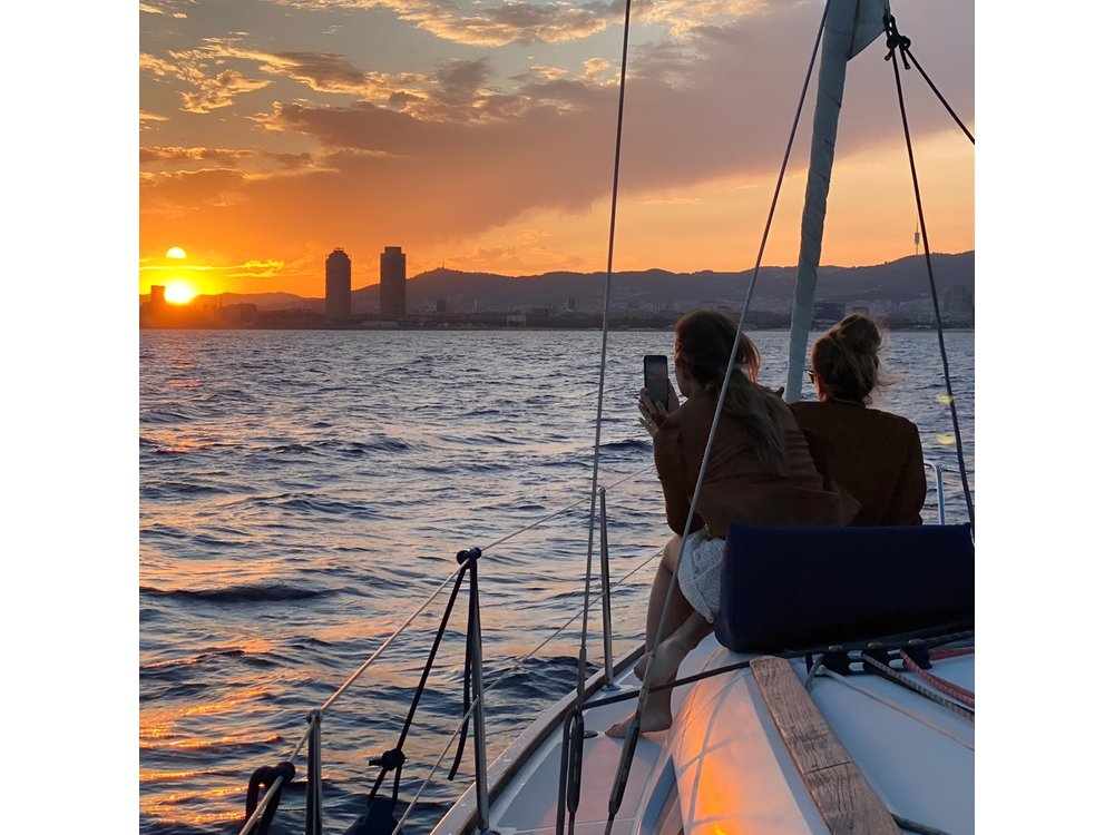 Barcelona Sunset Cruise with Open Bar of Cava and Snacks