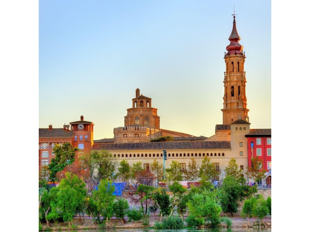 Private custom tour with a local guide Zaragoza