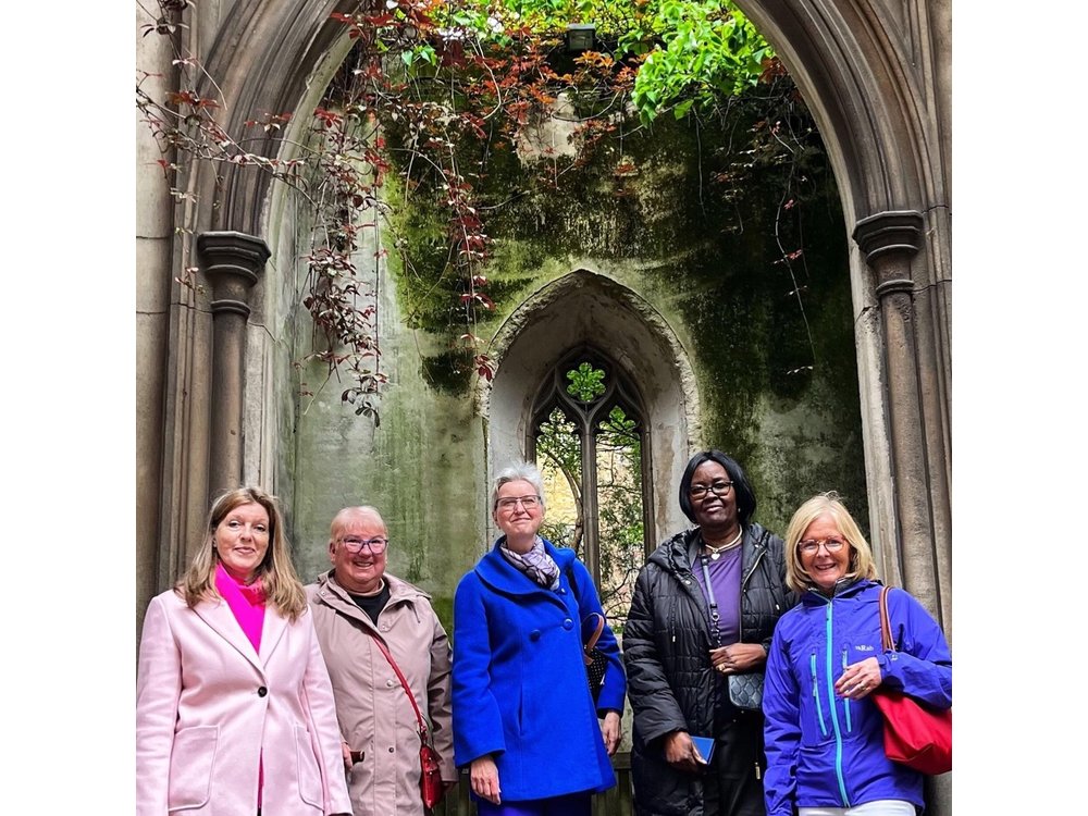 London Hidden Gardens Taxi Tour