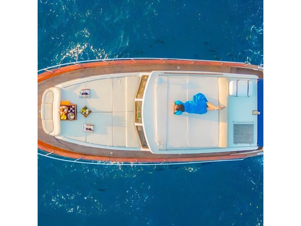 Guided day by boat to the Secrets of the Island of Capri