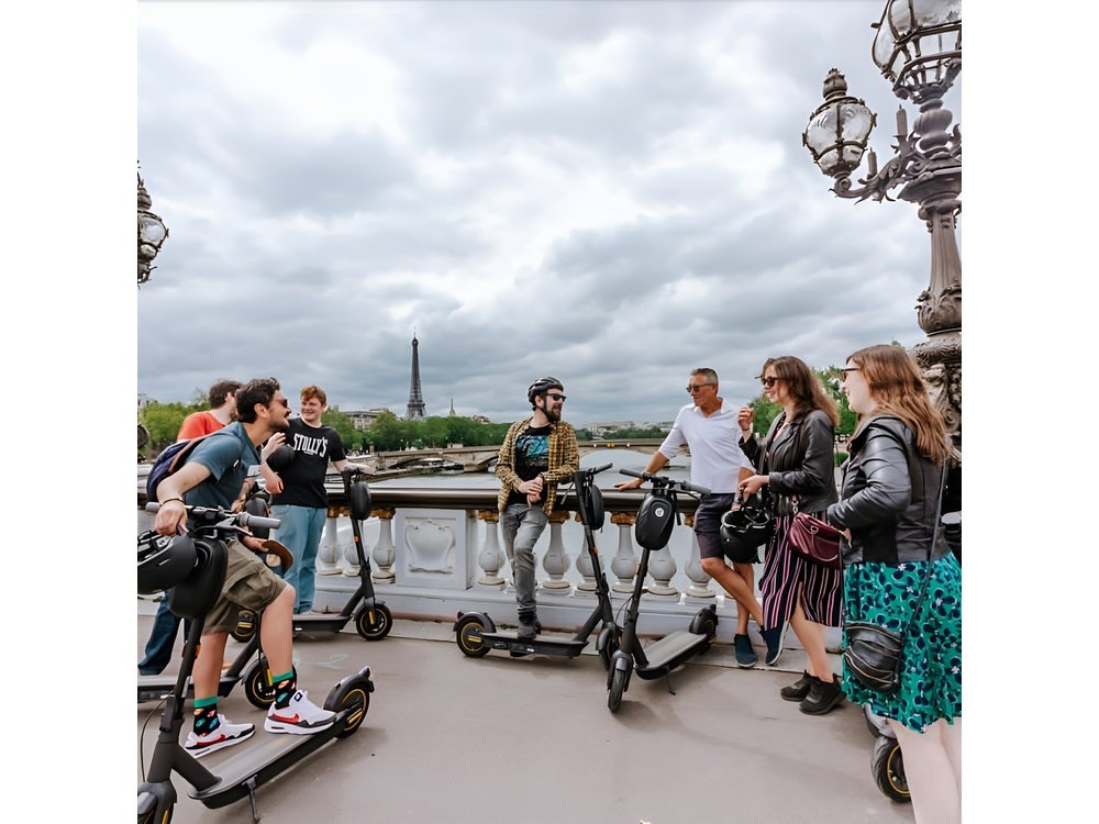 Paris E-Scooter Tour with fun & informative guide (small groups)
