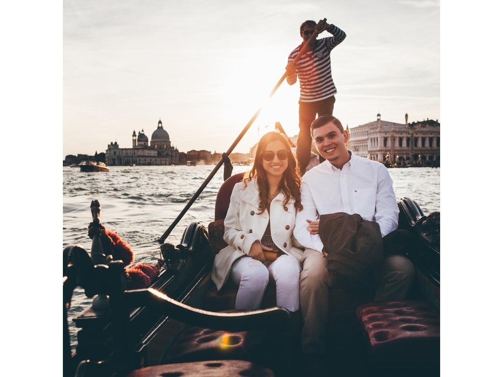 Private Gondola Ride with Professional Photographer in Venice
