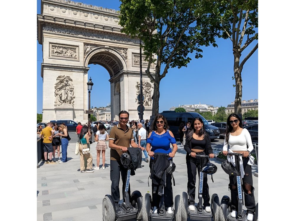 Paris Segway Tour with Ticket for Seine River Cruise