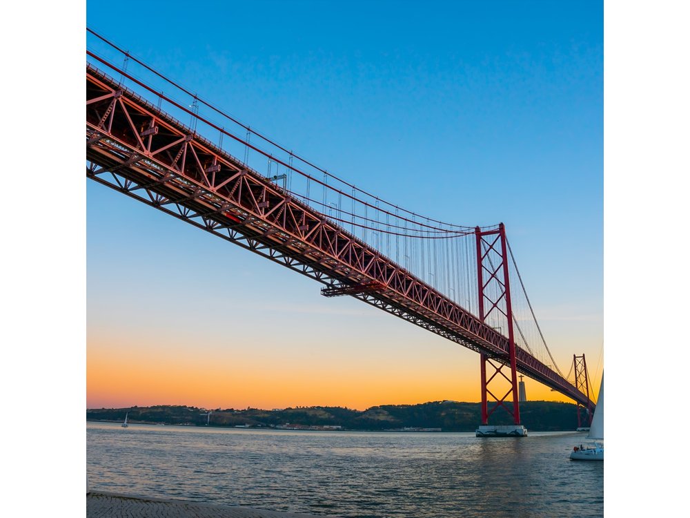 Charms of Lisbon: Alfama Tapas Tour & Sunset Sailing with Wine