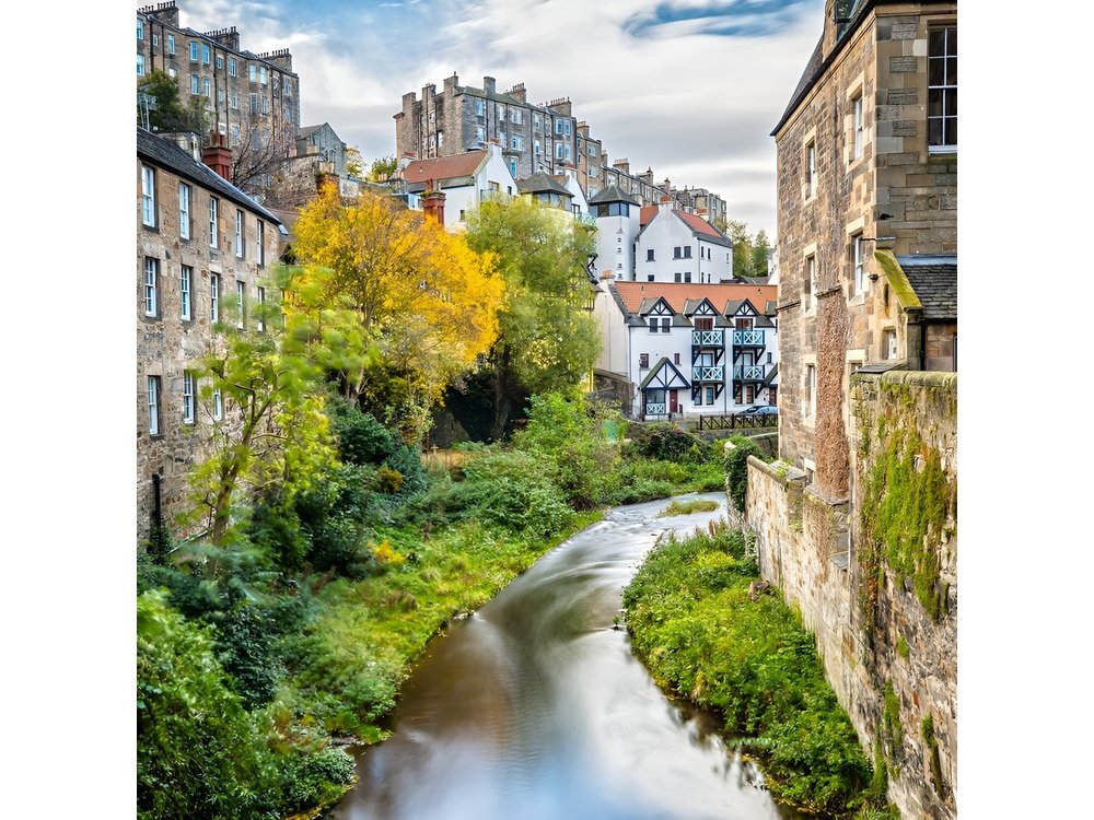 Edinburgh: Dean Village Circus Lane Walking Tour with a Local