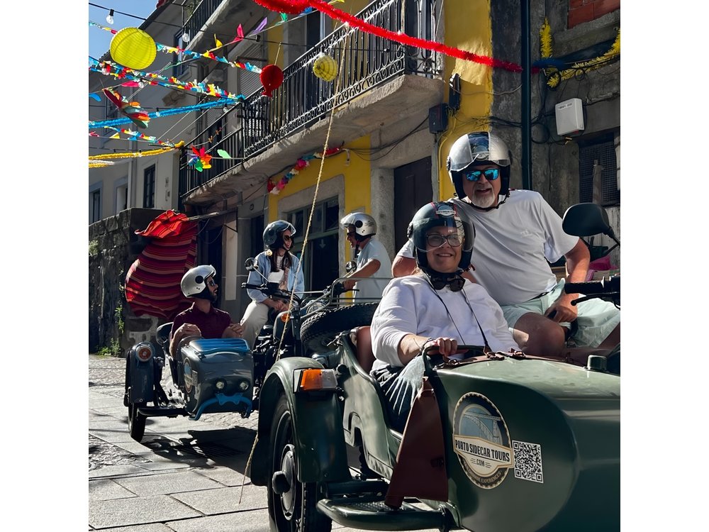 Highlights of Porto on a glamorous sidecar - Half Day