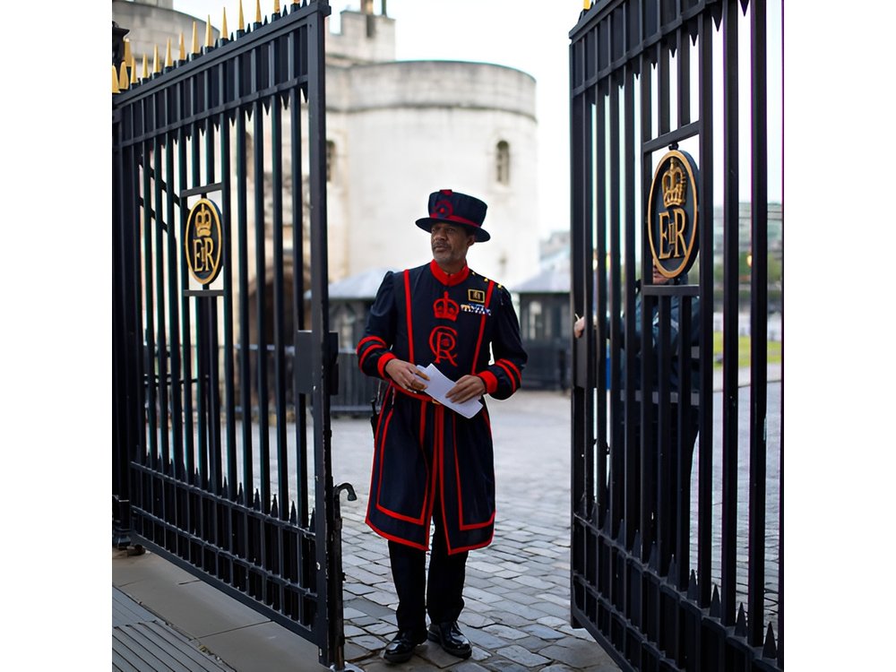 Tower of London After Hours Tour with Beefeater & Keys Ceremony
