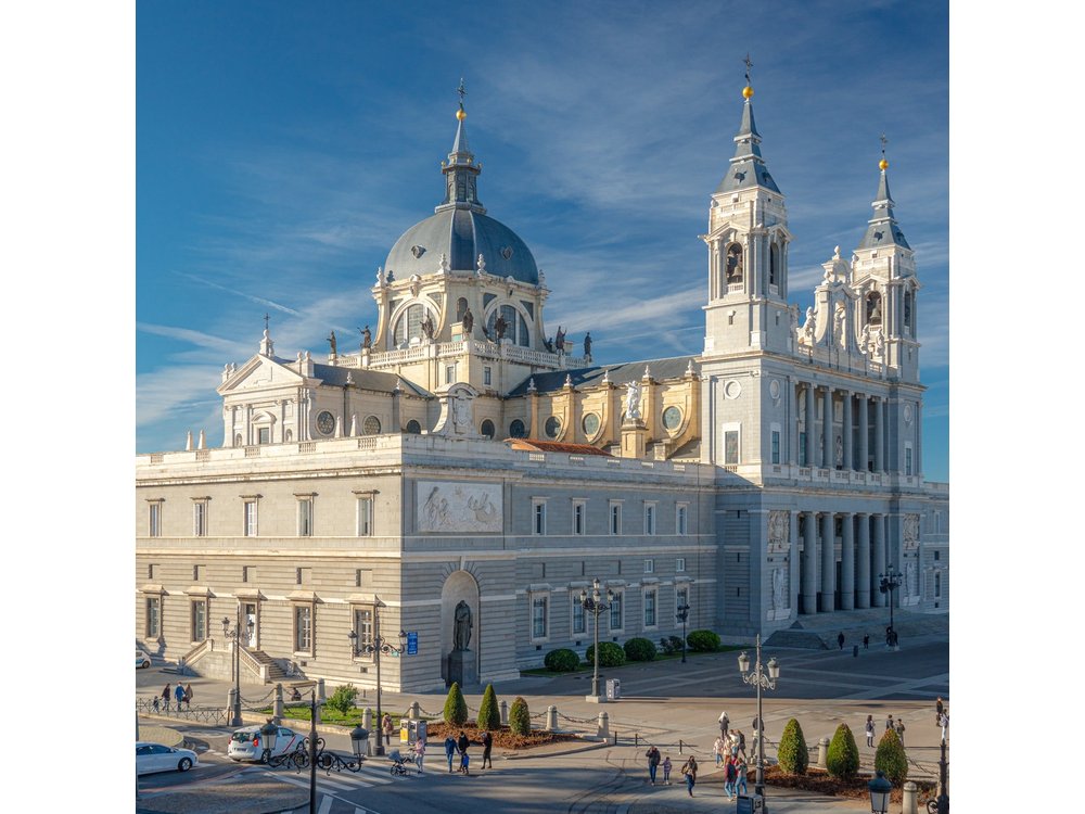 Madrid: VIP Royal Palace & Cathedral with tickets & hotel pickup