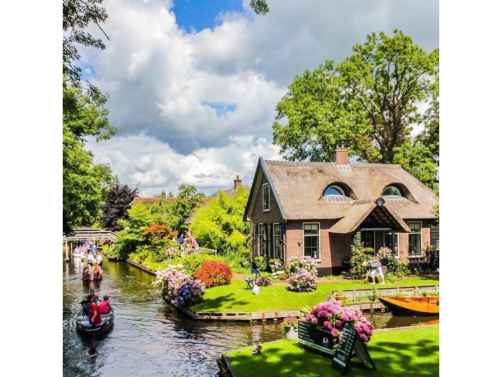 Zaanse Schans Giethoorn Private Tour from Amsterdam Canal Cruise