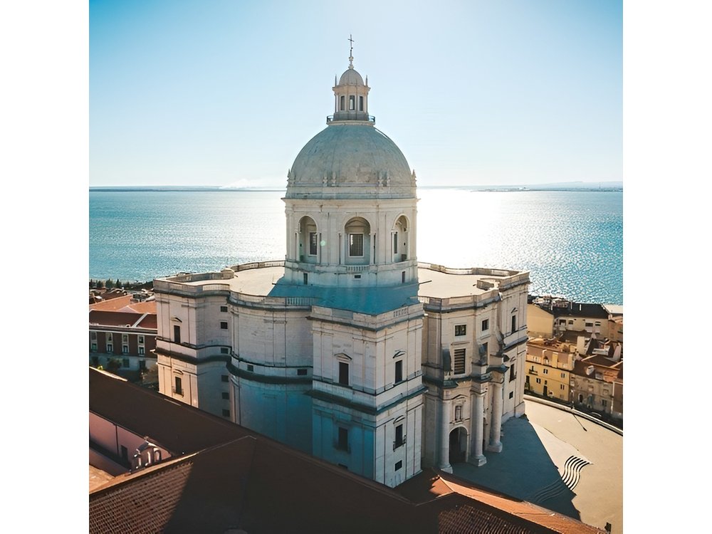 All Lisbon by Tuktuking 3 Hours