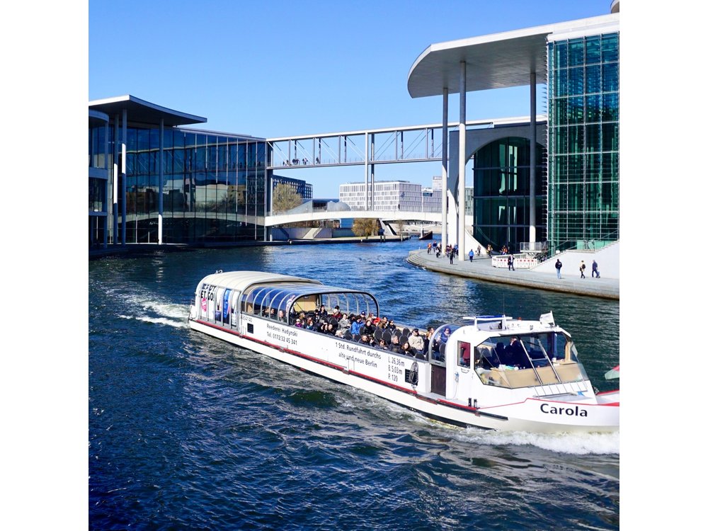 Berlin: 1-hr Boat Tour with Bilingual Live Guide (DE/EN)