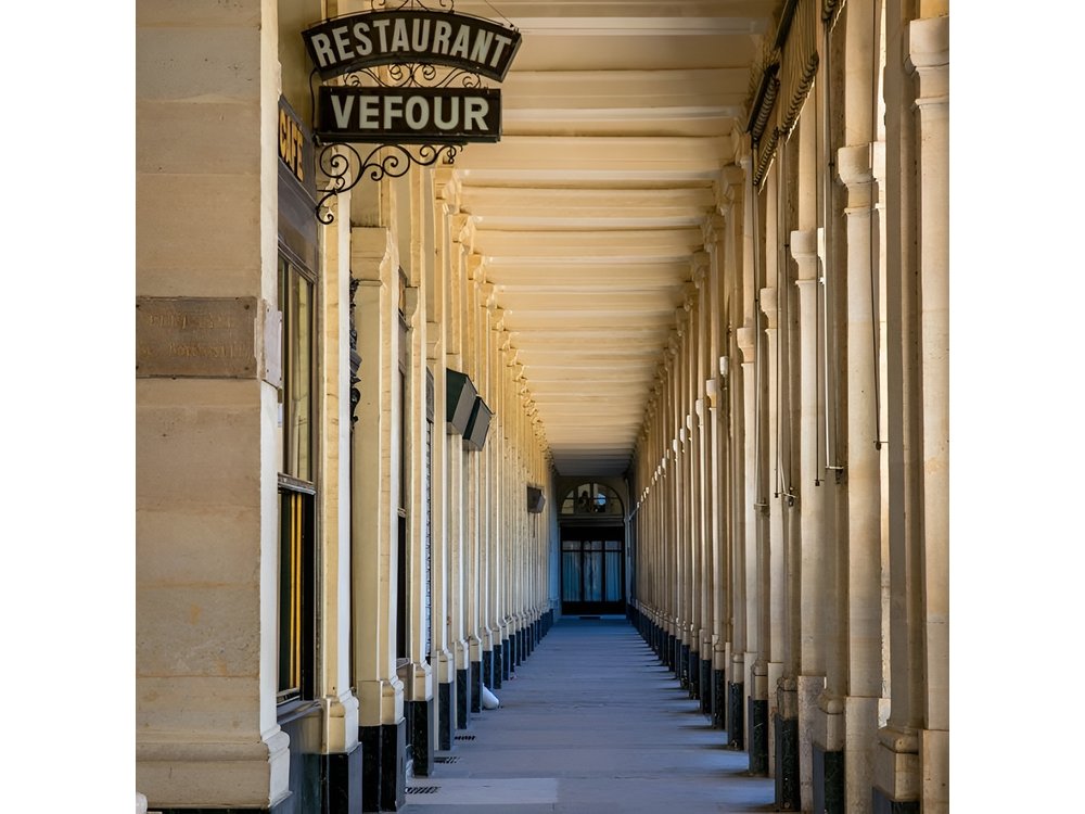 Private Tour with Guide to Midnight in Paris Movie Locations