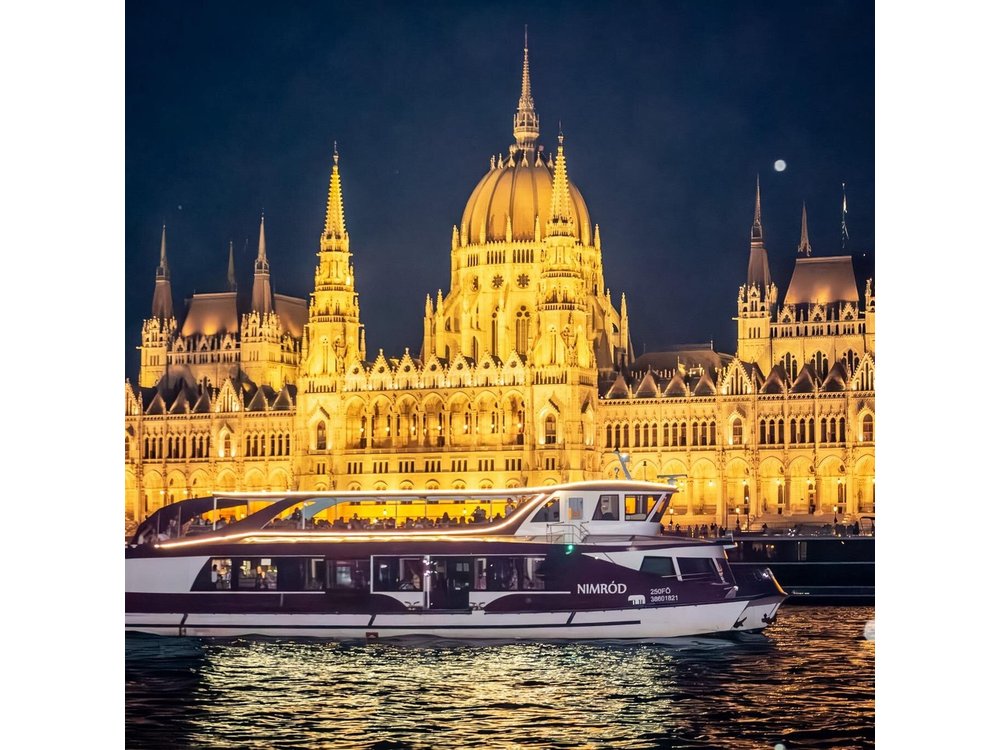 Sightseeing Cruise on the Danube with Audio Guide in Budapest