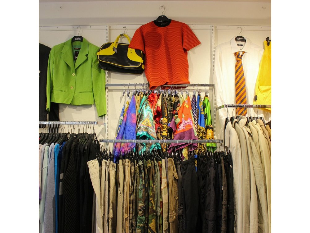 3 Hours Guided Shopping Tour in Stockholm Thrifting Stores