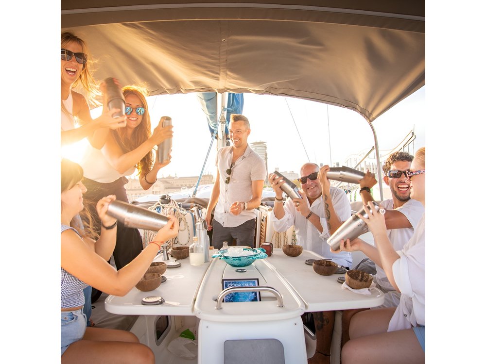 Cocktails Workshop & Sailing Cruise from Barcelona