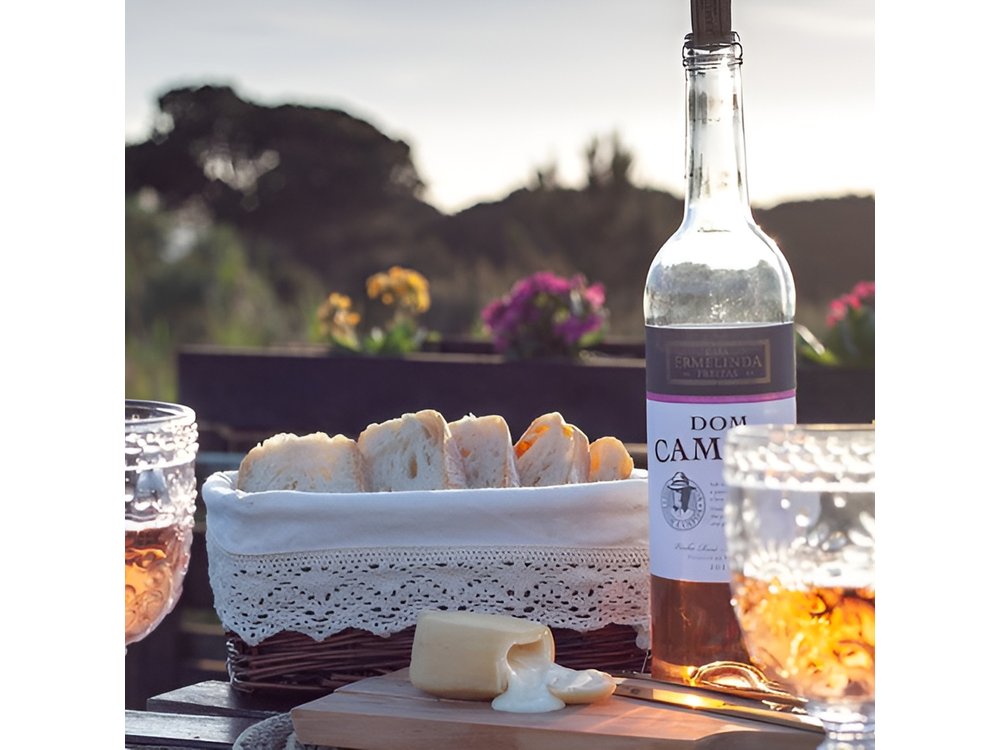 Lisbon Getaway: Private Arrábida Wine & Food Tour
