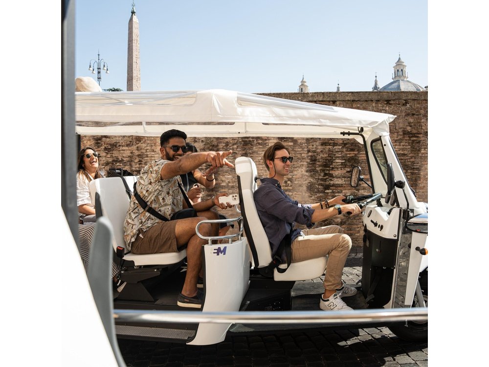 Private Electric Tuktuk Tour of Rome with Prosecco and Pickup