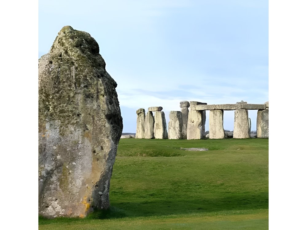 Stonehenge, Salisbury Cathedral & Old Sarum Day trip from Bath