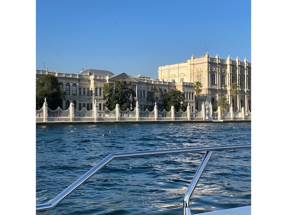 Istanbul Dolmabahçe Palace Tour and Yacht Cruise Experience