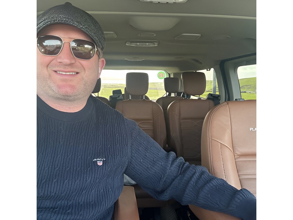 Authentic Dublin private car tour Top Ranked Dubliner guide Éamon