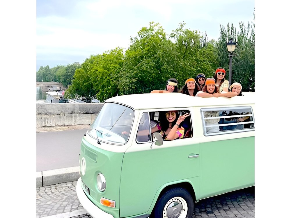 Private Guided Tour with Classic Van in Paris