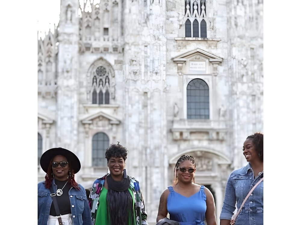 Private Milan Photo Walk with Professional Photographer