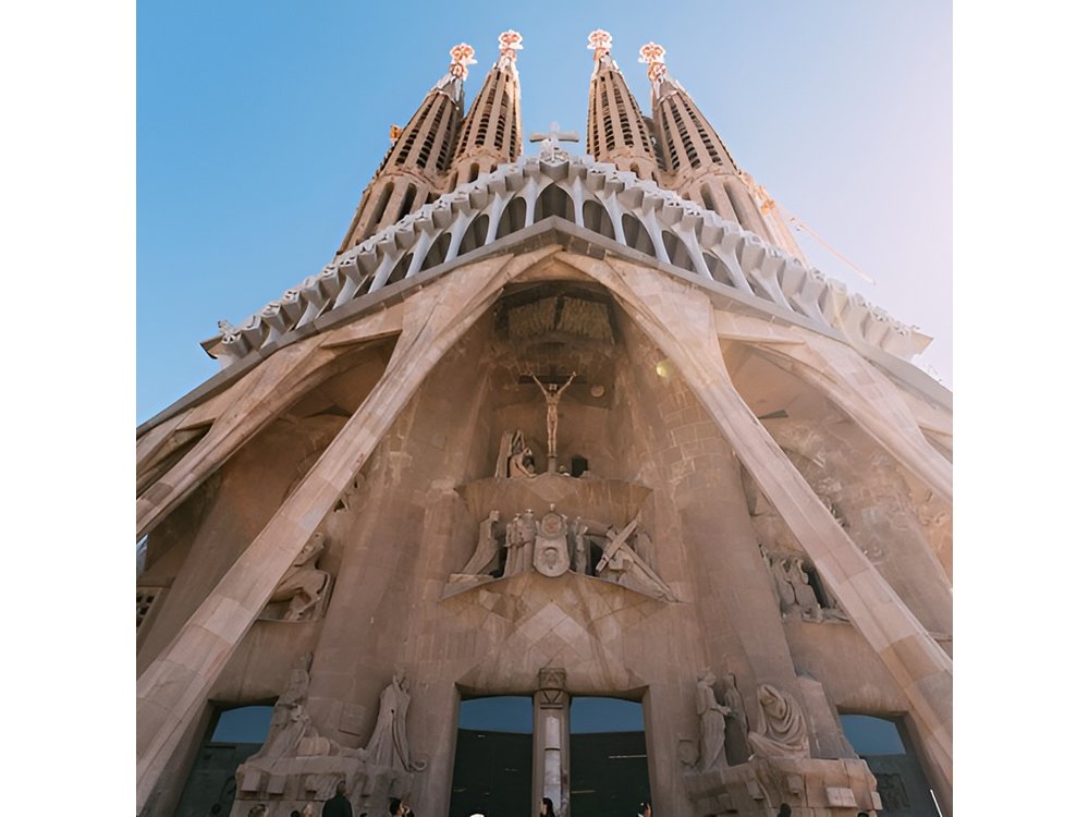 Barcelona: Sagrada Familia Semi-Private Guided Tour