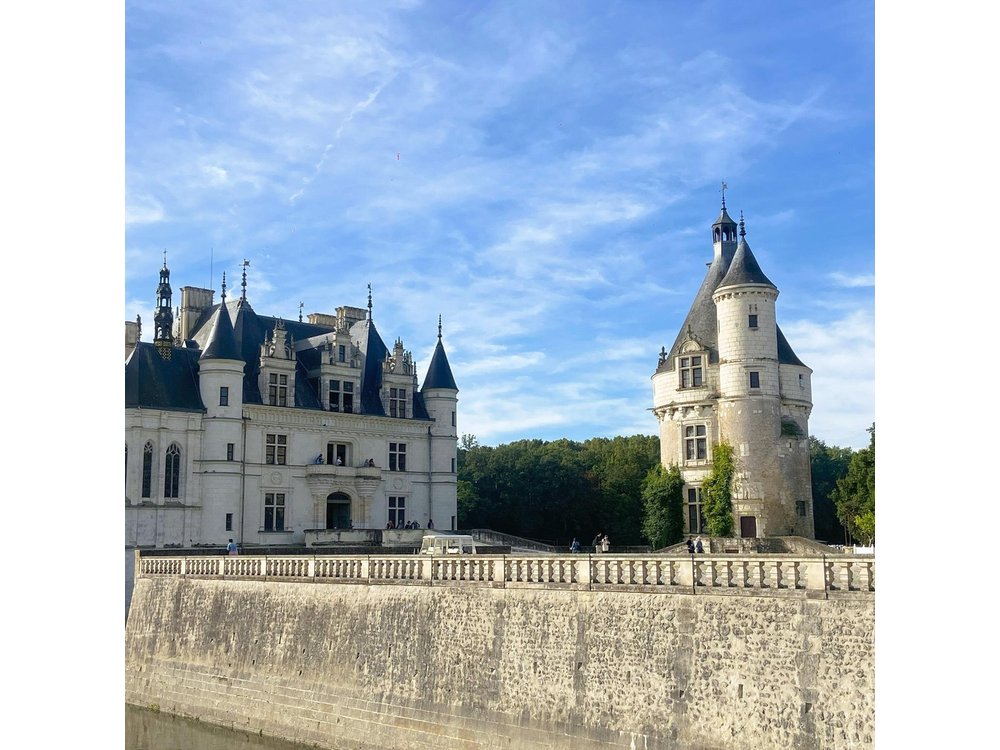 Loire Valley Day Tour Chambord and Chenonceau plus Lunch at a Private Castle