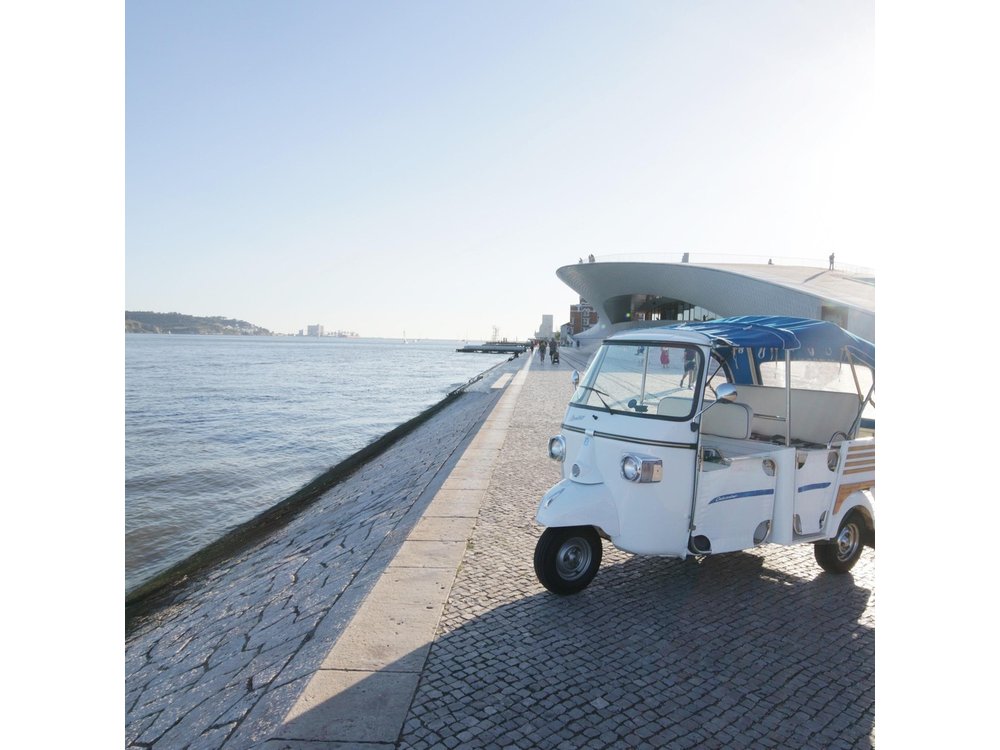 4 Hours Private Tuk Tuk Tour in Lisbon