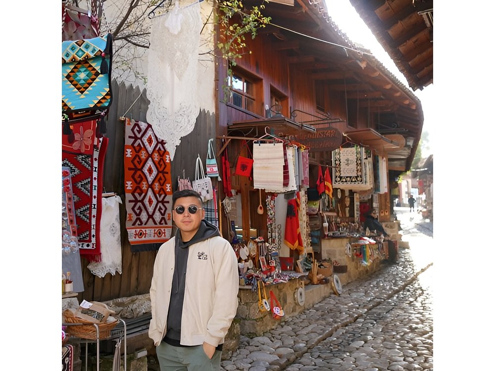 Private Day Tour of Kruja & Sari Salltik Holly Cave from Tirana