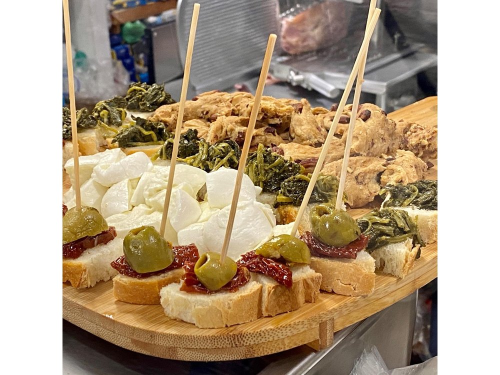 Tasty Naples Street Food Tour of MustEat Gourmet Specialties and MustSee Sites